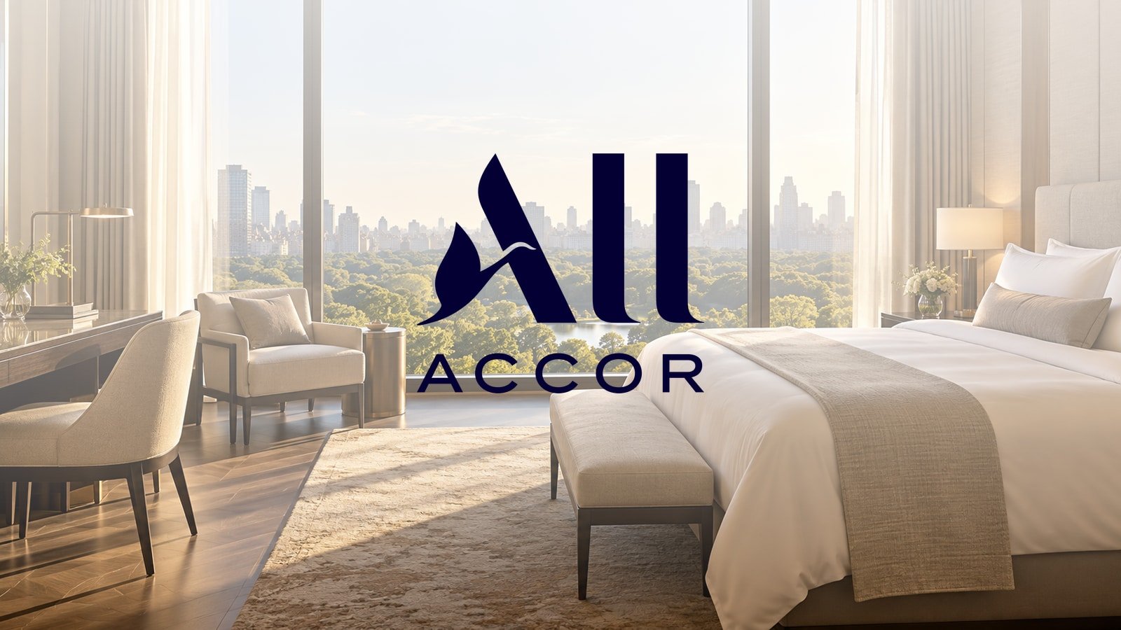 Logomarca oficial ALL Accor sobre um quarto de hotel ilustrativo com luz natural.